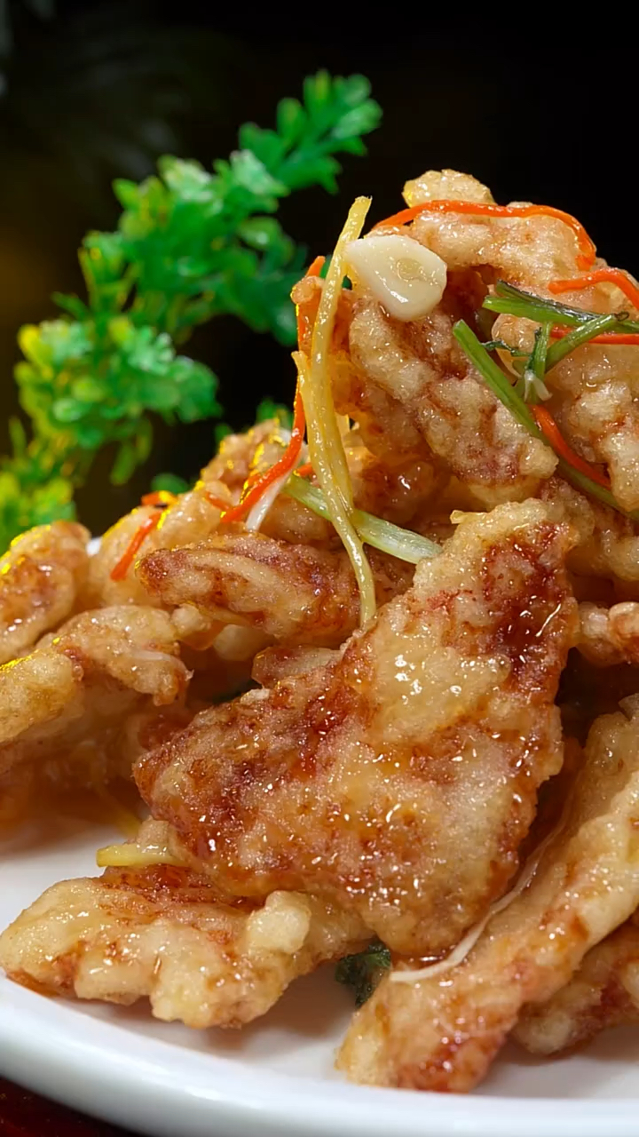 锅包肉正宗的做法。