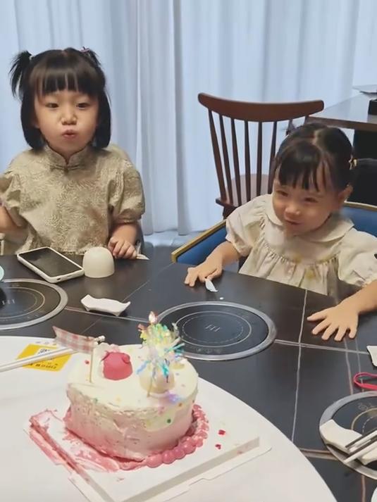 我摔坏了女儿的生日蛋糕 她看到后会怎么样