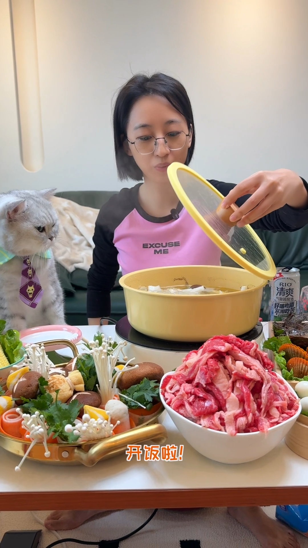猫王:简简单单吃个海鲜小火锅!