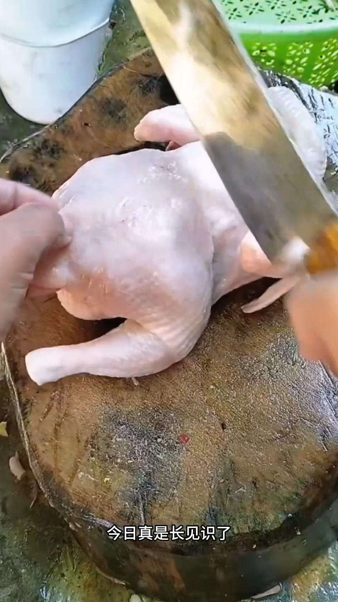 真是人才啊!这样处理鸡内脏轻松又干净利落～