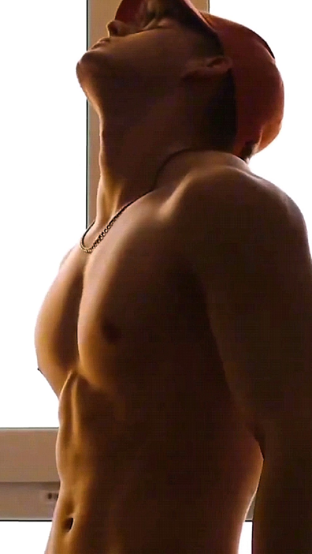 穿白衬衫自拍小哥哥颜值超高,转瞬间变身肌肉男,腹肌撩人魅力足