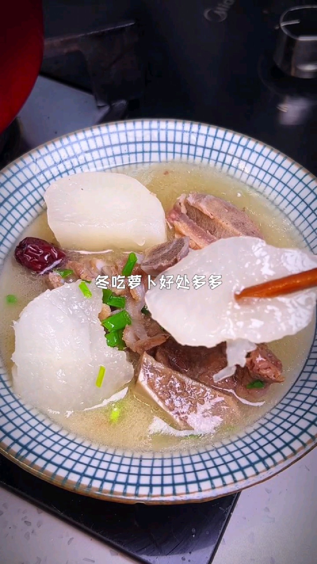 吃萝卜淡操心,冬天的白萝卜太适合跟牛骨一起清炖了,软烂多汁