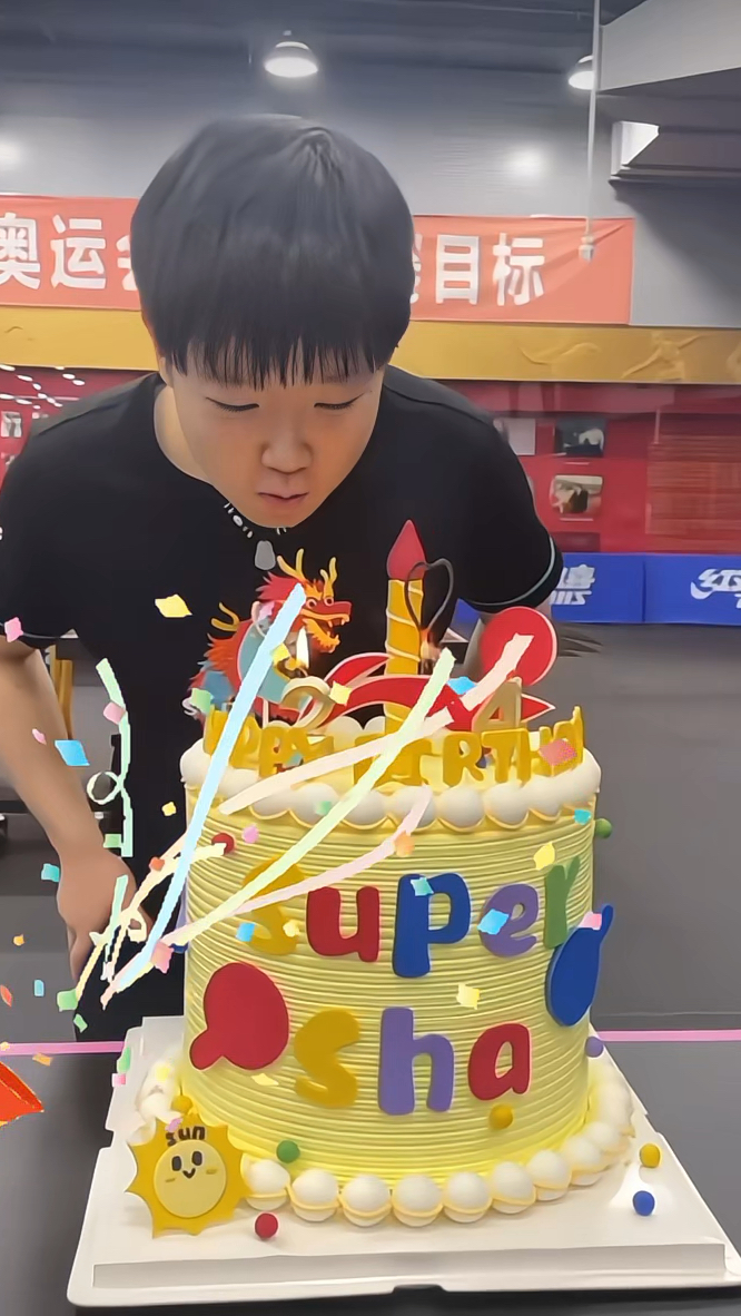 莎宝在训练中度过24岁生日,师傅回国陪自己庆生内心止不住开心!