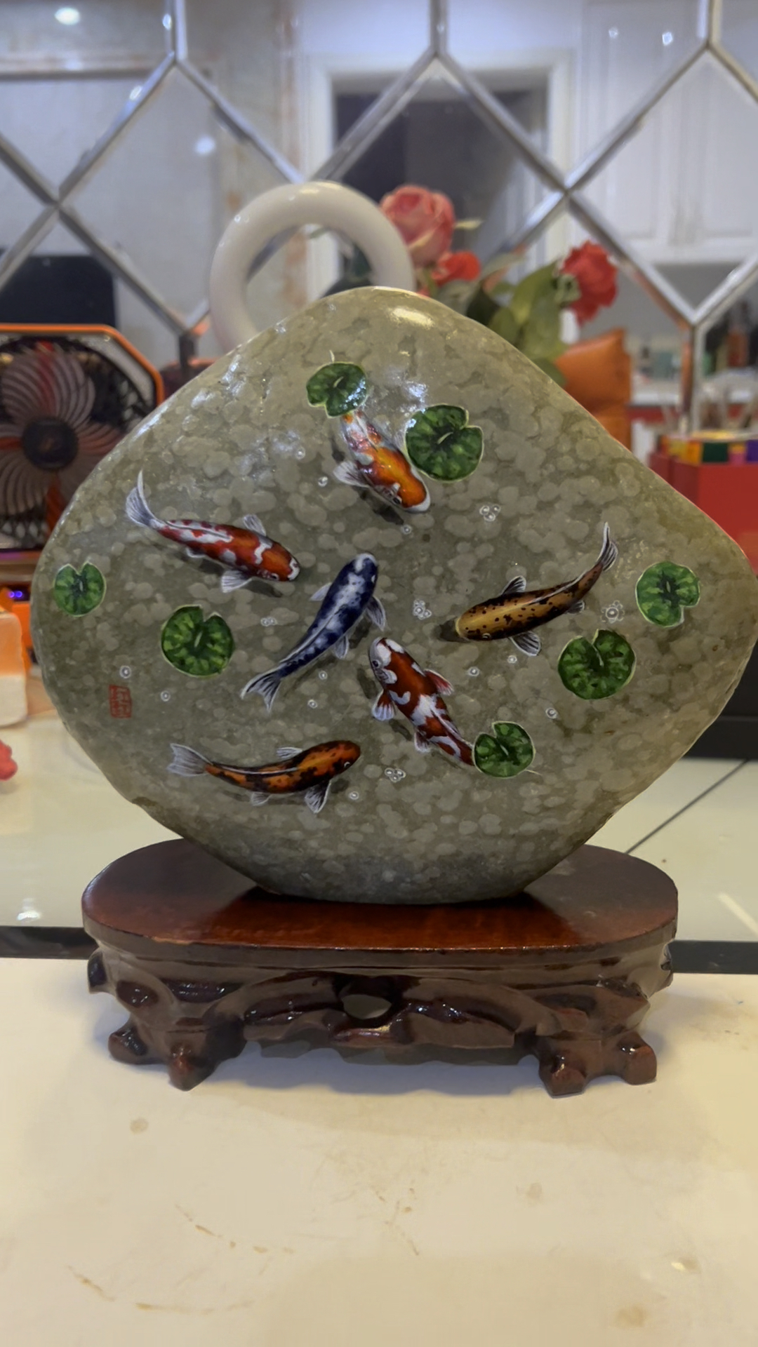 今天的新作品锦鲤鱼石头画,是不是很美?