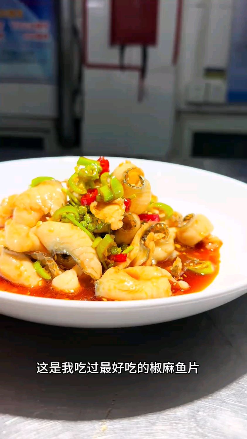 椒麻鱼片这样做好吃好看,椒麻味浓郁,浇汁即可,在家也可以做