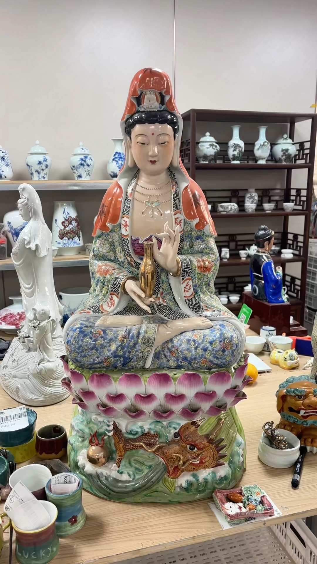 大号坐莲花御龙观世音菩萨尊像,景德镇手工陶瓷粉彩雕塑摆件