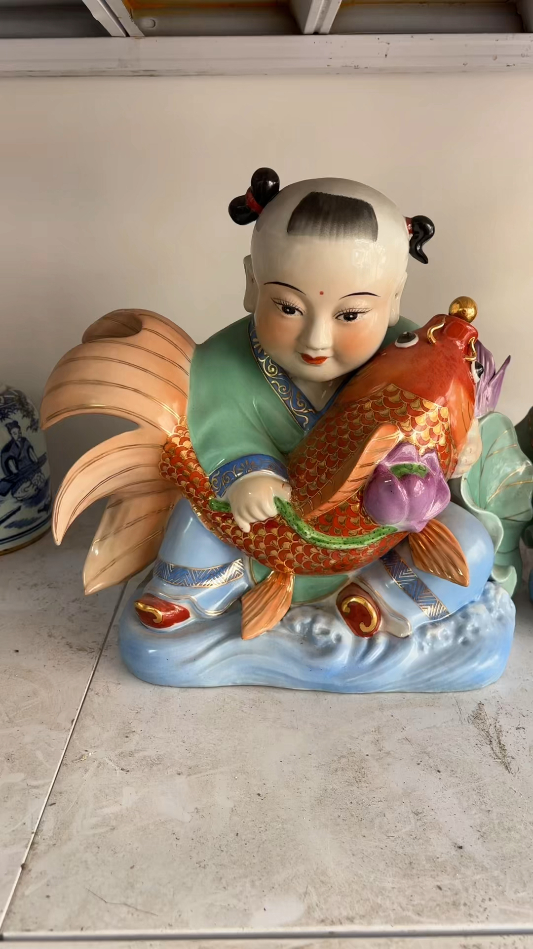 童子抱鲤鱼年年有余多子多福,景德镇手工陶瓷雕塑摆件,高度30