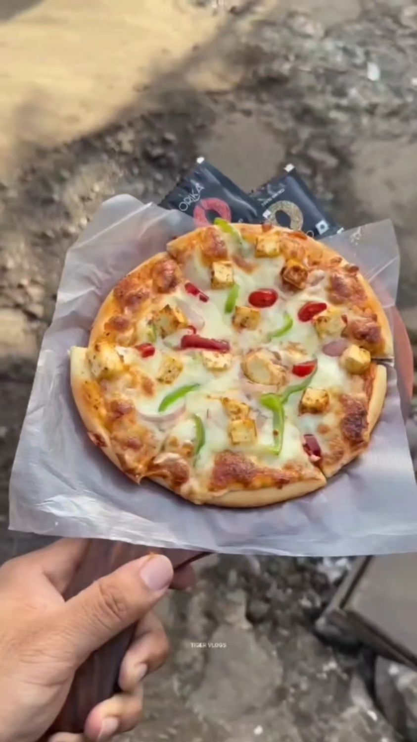 印度街头纯手工披萨,百年老店,想吃都得排队半个小时以上