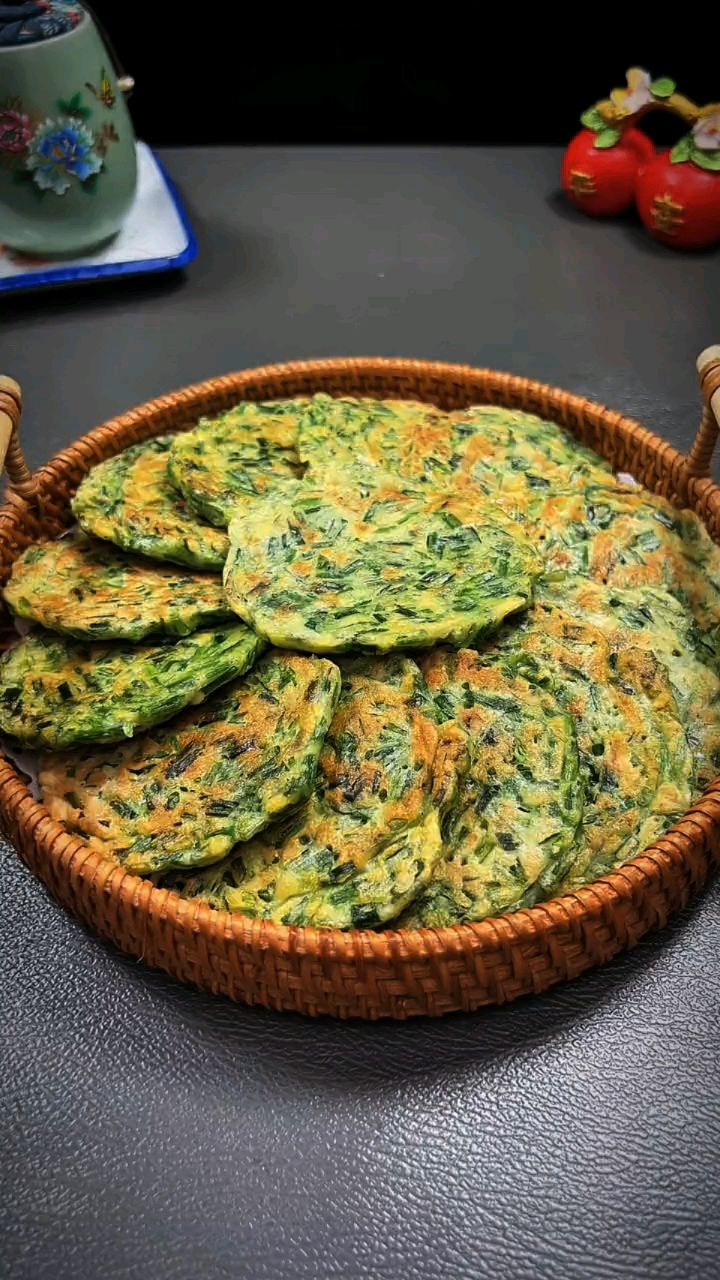 不用揉面,不用发面,用筷子搅一搅就可以做这种韭菜饼