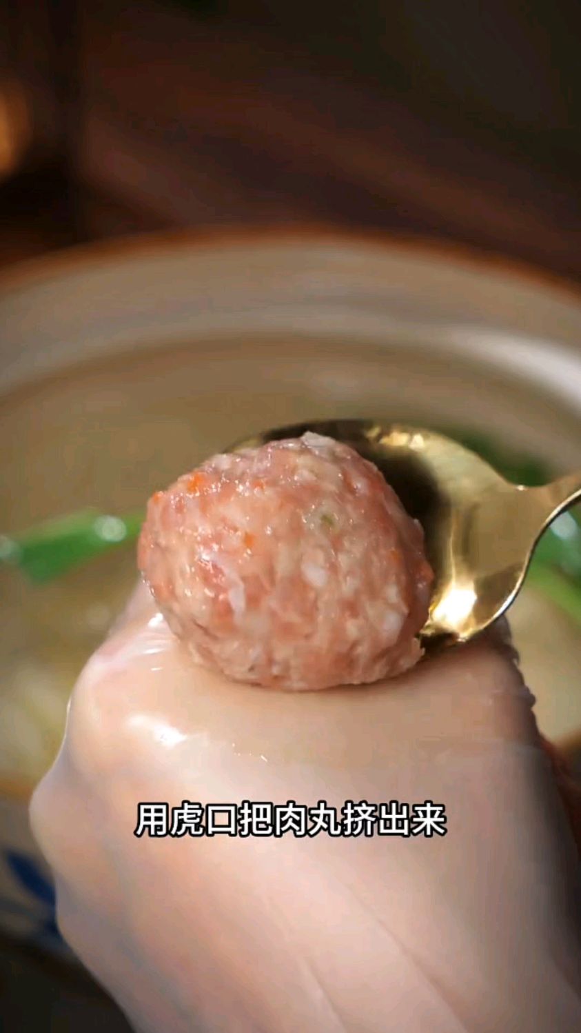 秋天的莲藕最养人,今天做莲藕肉丸汤