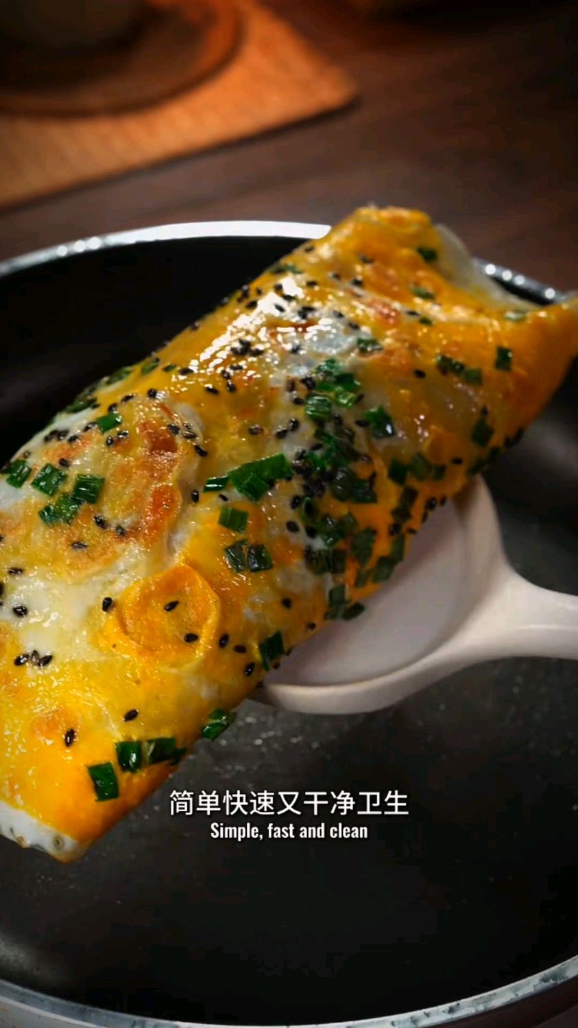 今天用馄饨皮给孩子们做煎饼果子