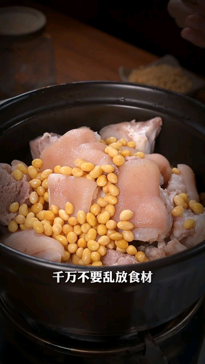在家炖猪蹄,想要软烂,千万别乱放食材