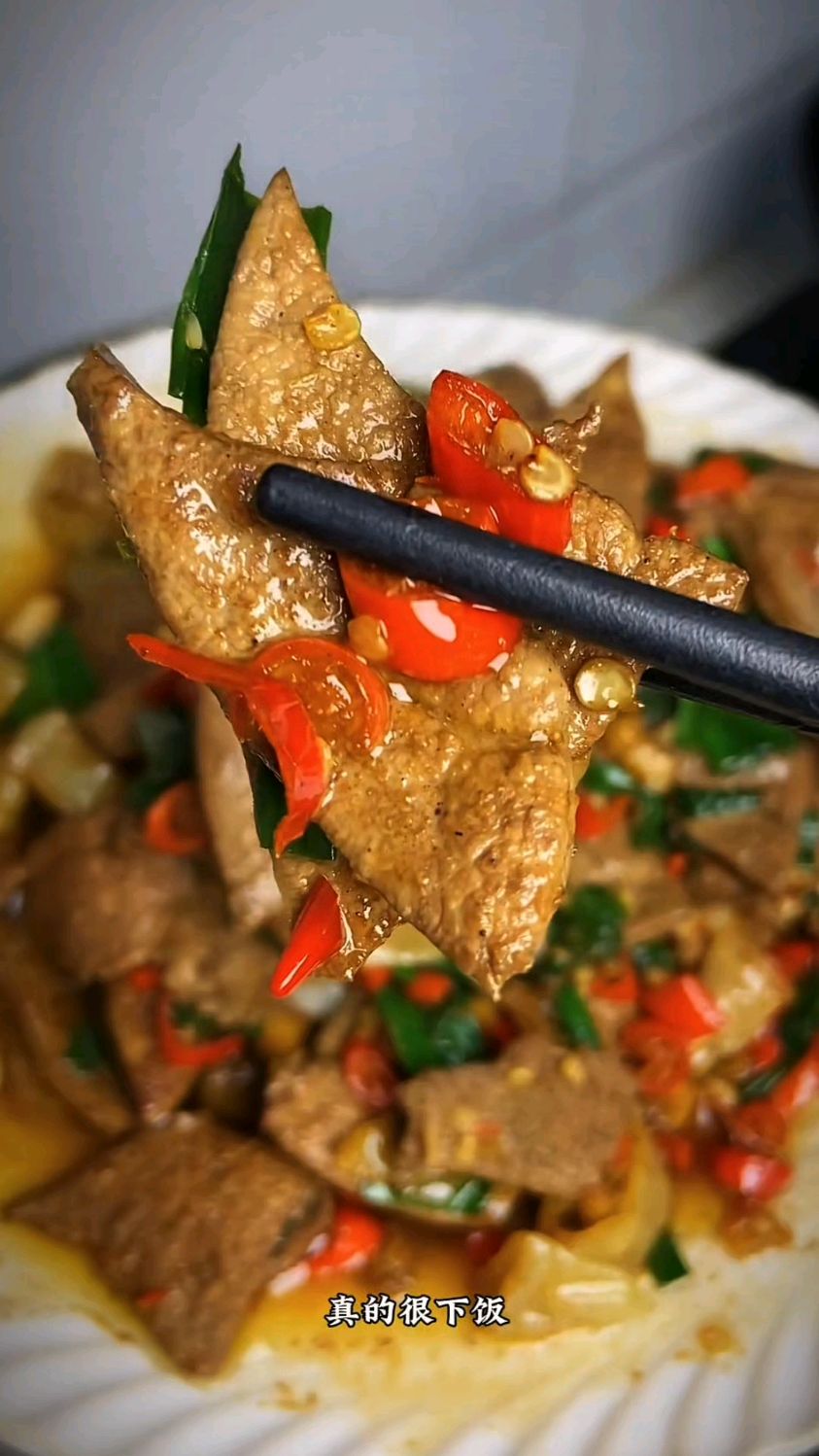 今天做了我的拿手好菜炒猪肝