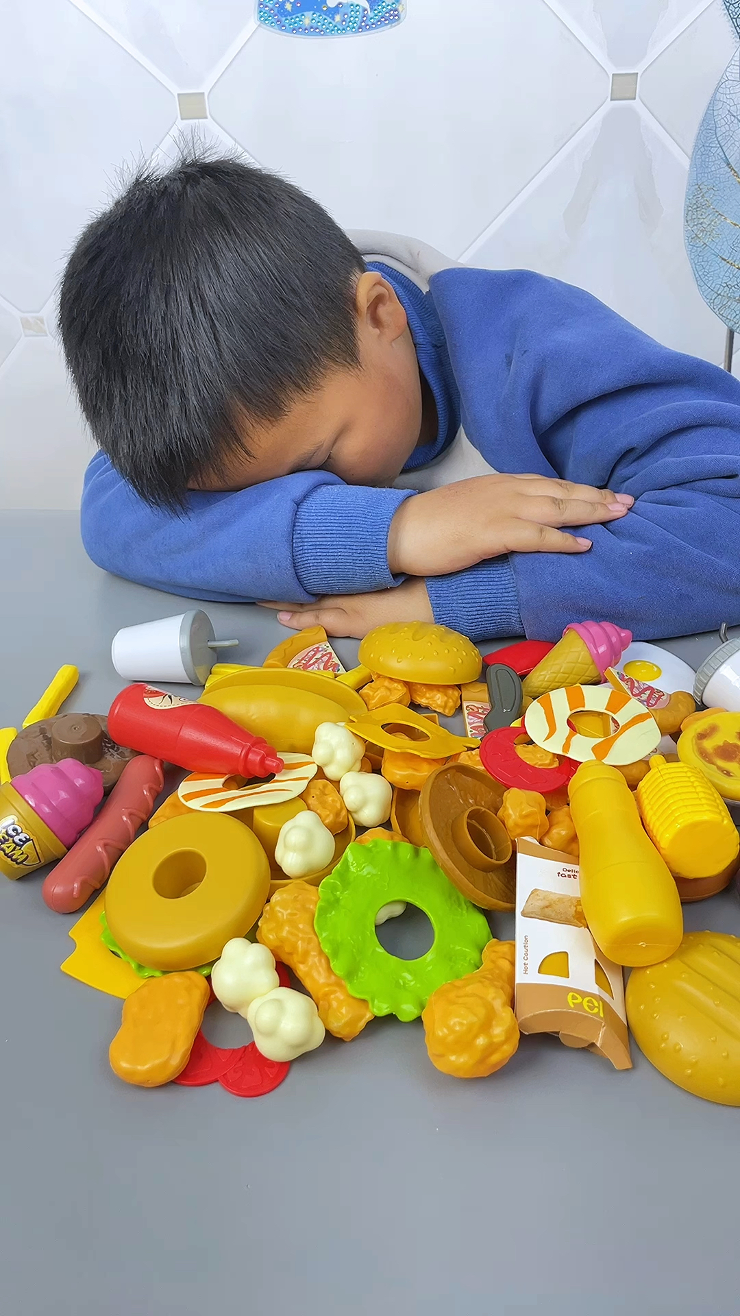 来玩汉堡套餐玩具