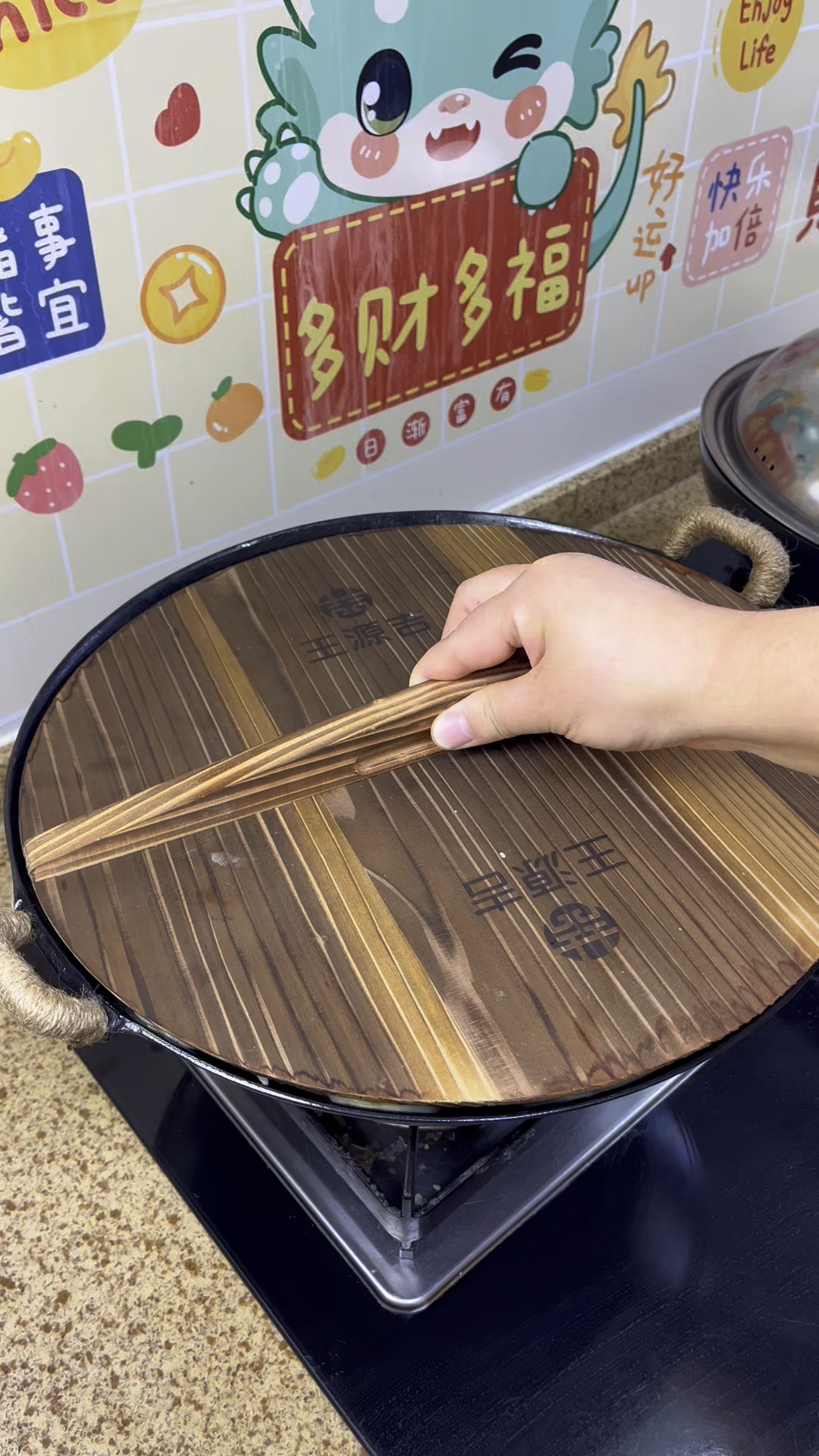 鸡肉焖饼子,有菜有肉有主食,好吃还省事!#鸡肉焖饼子
