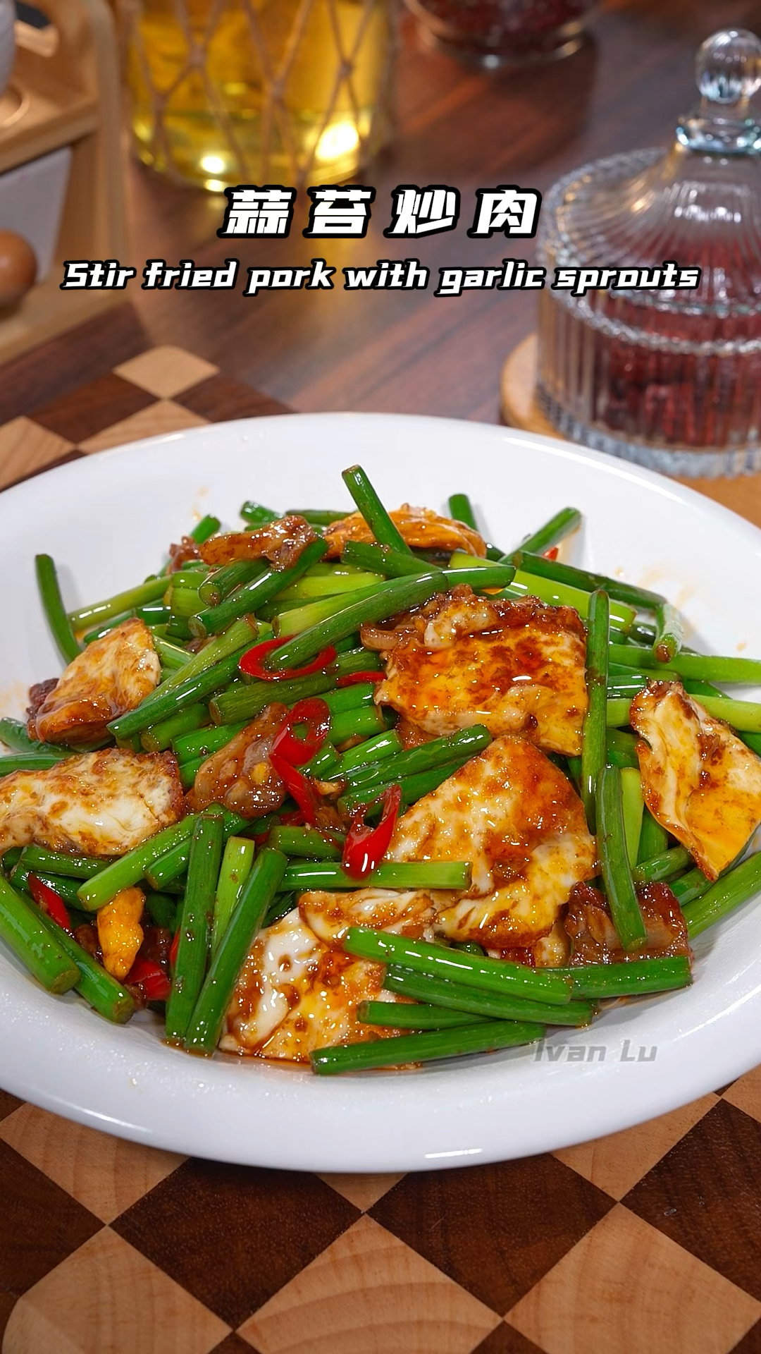 以后做蒜苔炒肉千万不要焯水,也不要直接炒,您就试试我这个做法
