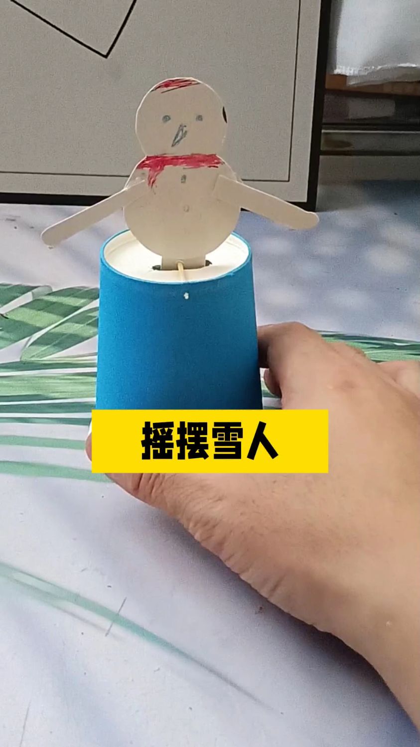 用纸杯做一个简单好玩的摇摆雪人,快来试试吧