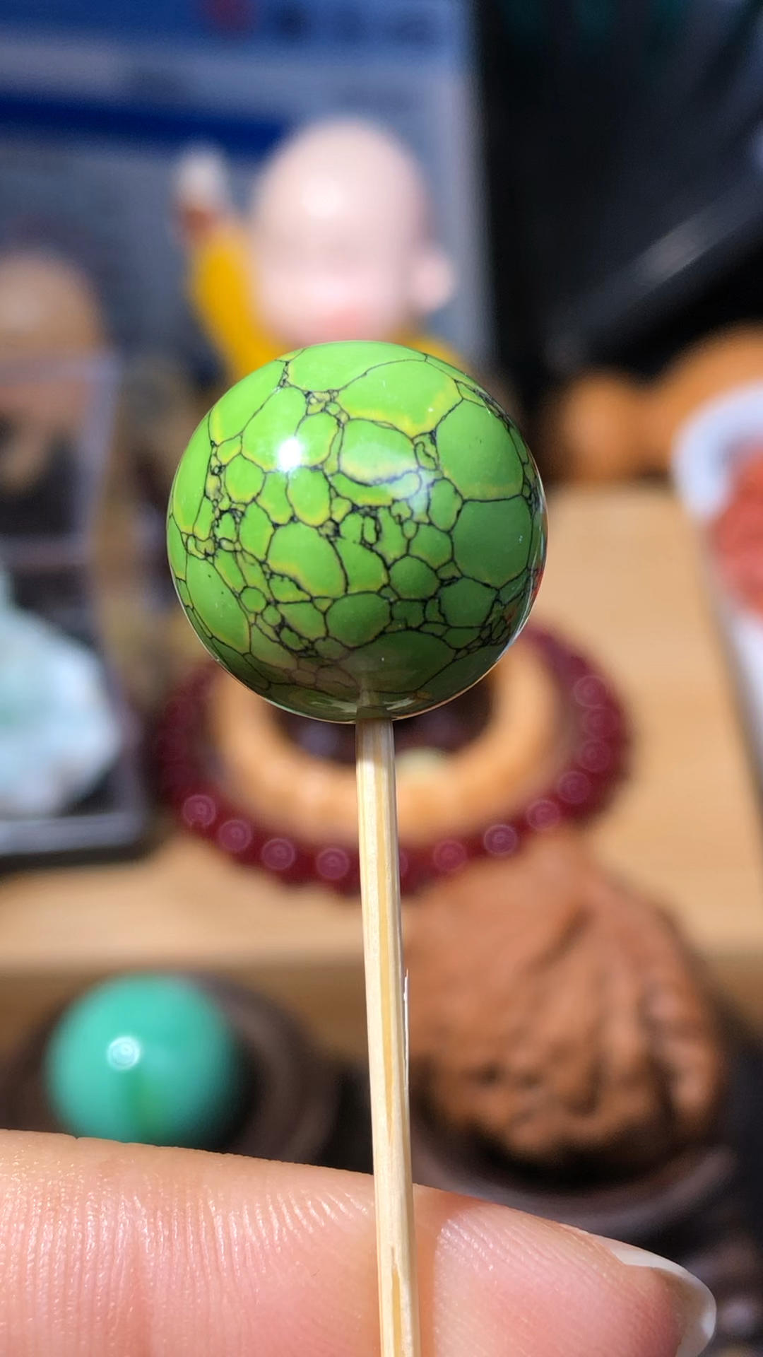 马料松石网花玉化菜籽黄三彩圆珠一颗,纹路漂亮,黄绿色,