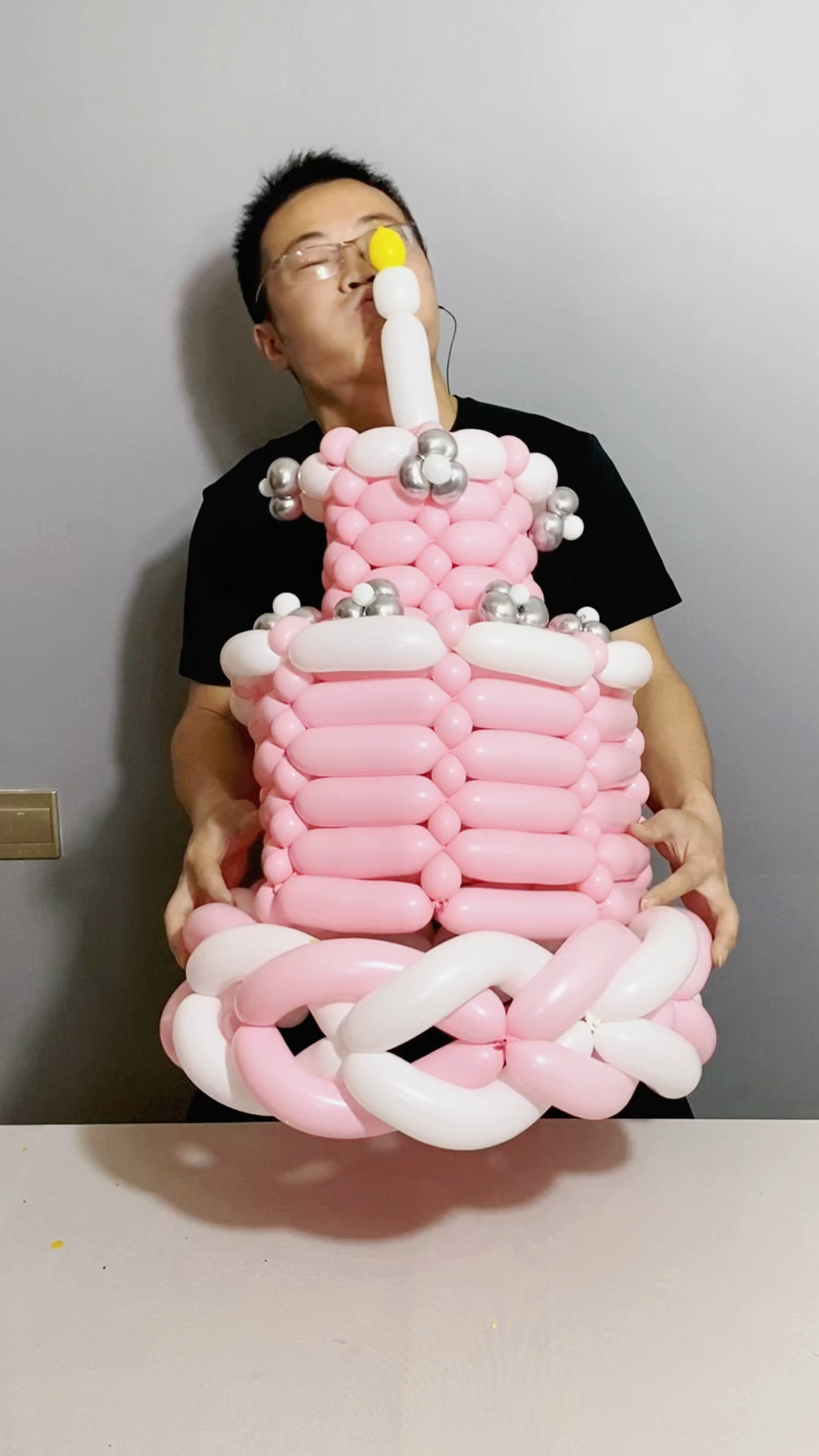 万万没想到啊,用气球也能做个大大的生日蛋糕