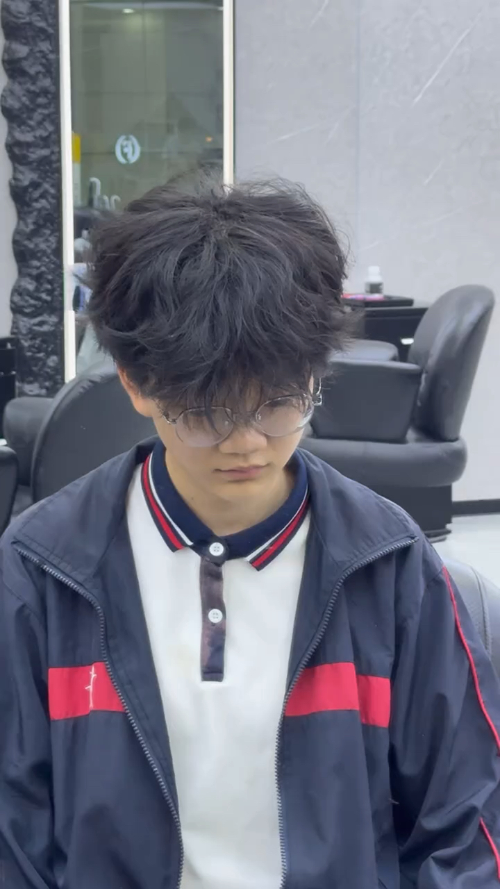 长发女生想剪短发太酷了