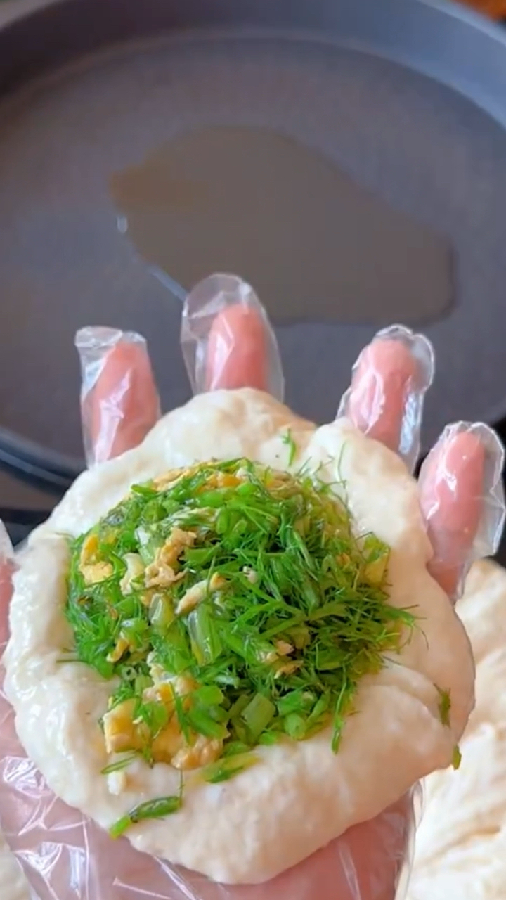 茴香鸡蛋发面馅饼做法