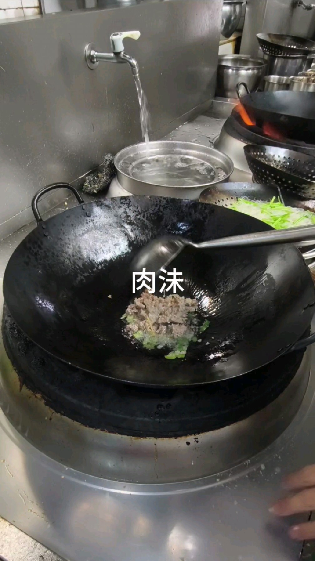 简单好吃的肉沬芹菜炒粉