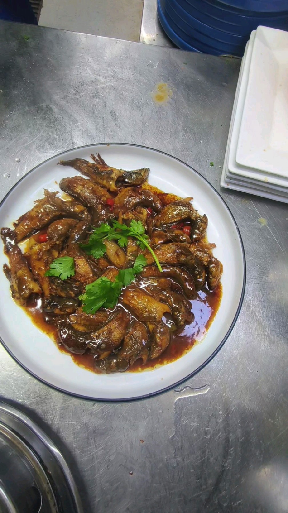 东北特色酱焖小河鱼