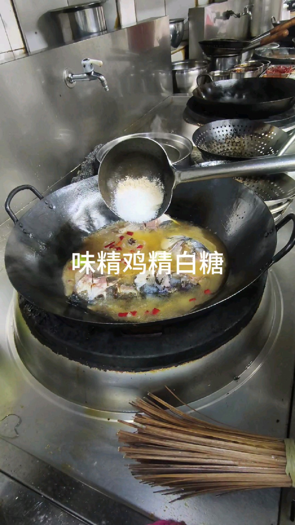 嘎嘎好吃的鱼头炖豆腐