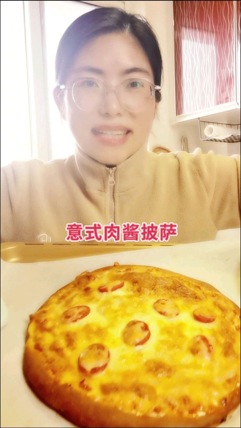 馋哭!在家轻松复刻经典意式肉酱披萨