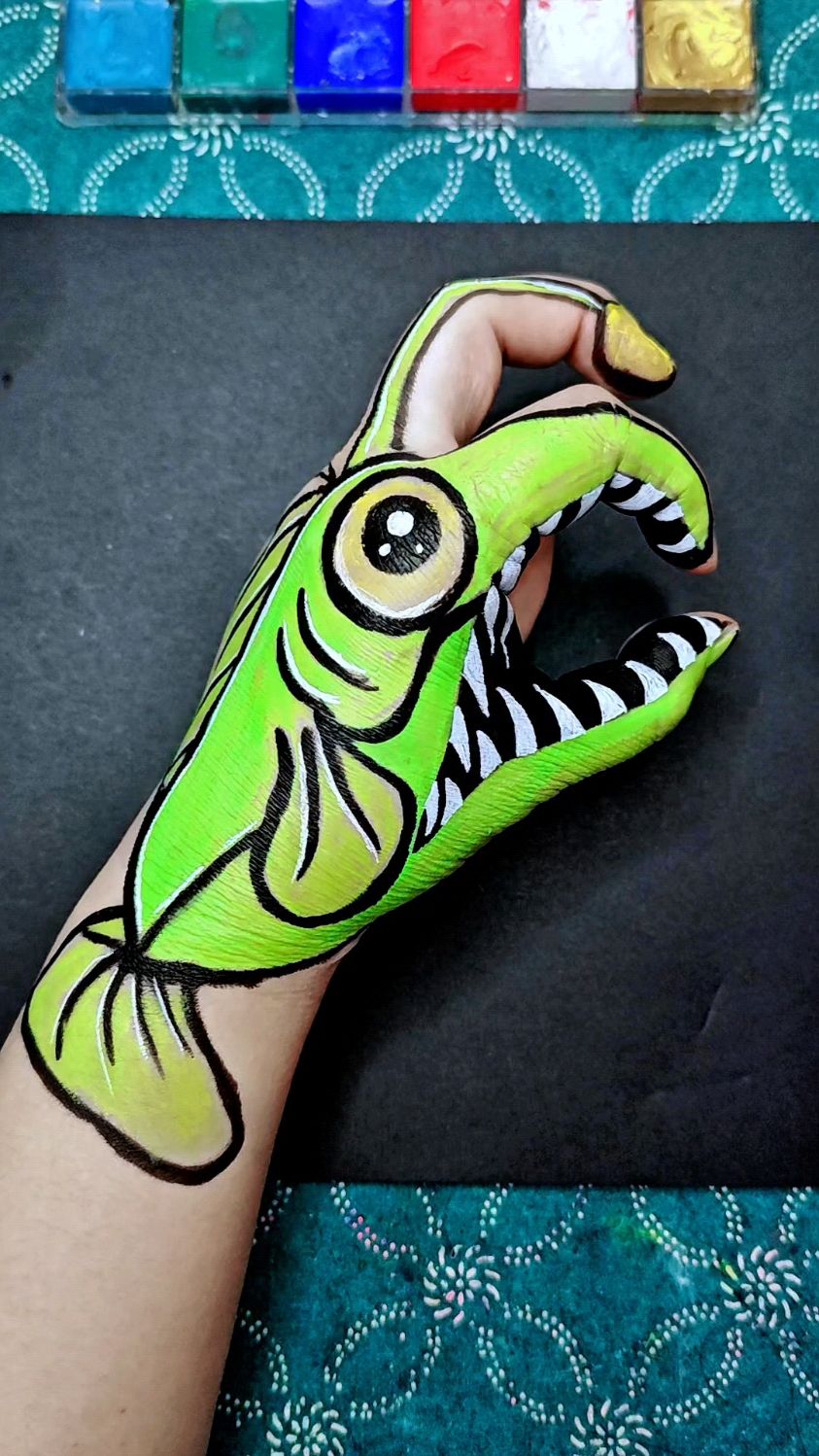 手掌画灯笼鱼简笔画教程