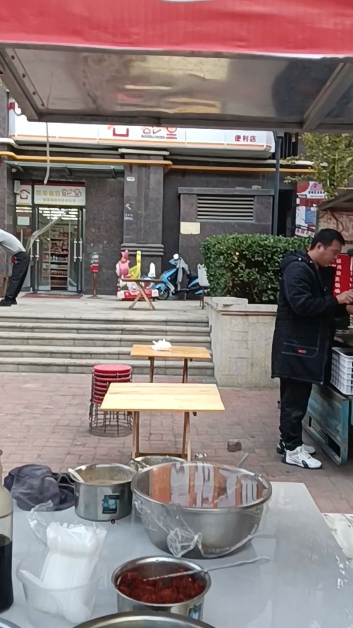 郑州碧桃路正宗河南饭羊肉烩面风味名吃,营养丰富冬日进补美食