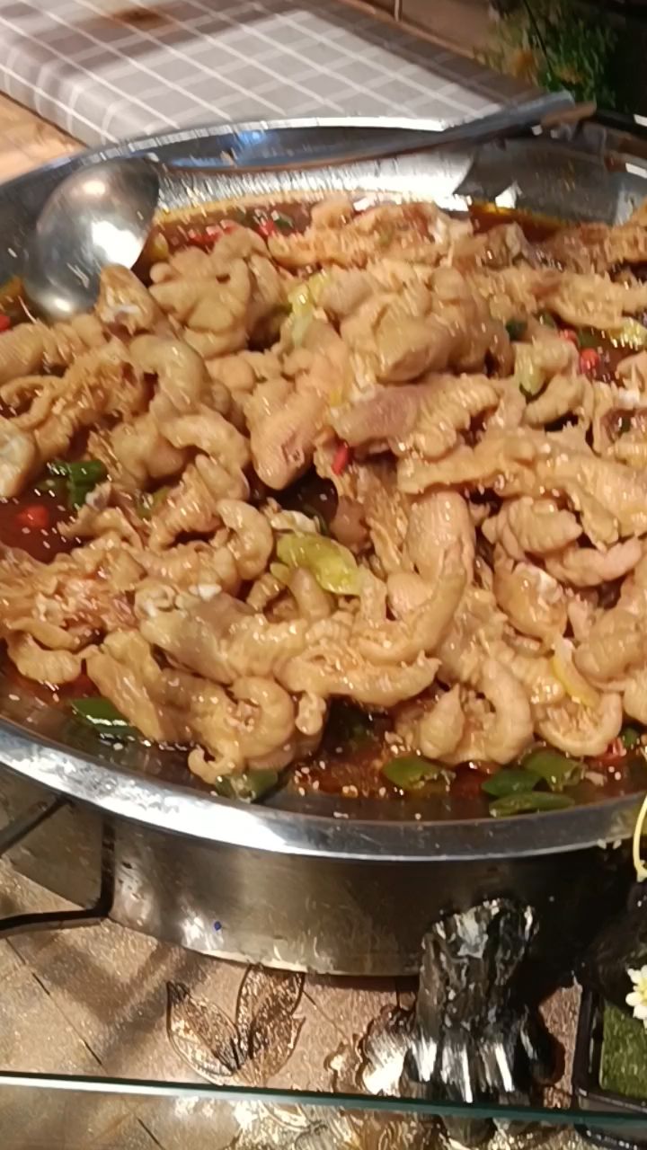 郑州石楠鲜香味美风味名吃,泡椒脱骨鸡鸭爪味道独特冬日进补美食