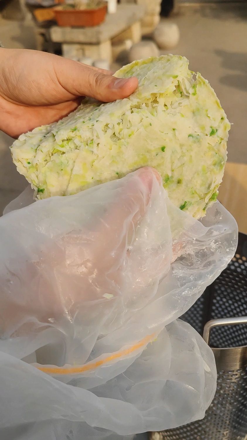 过年挤菜馅,用这个菜馅挤水器,304不锈钢压榨机,还送滤网!