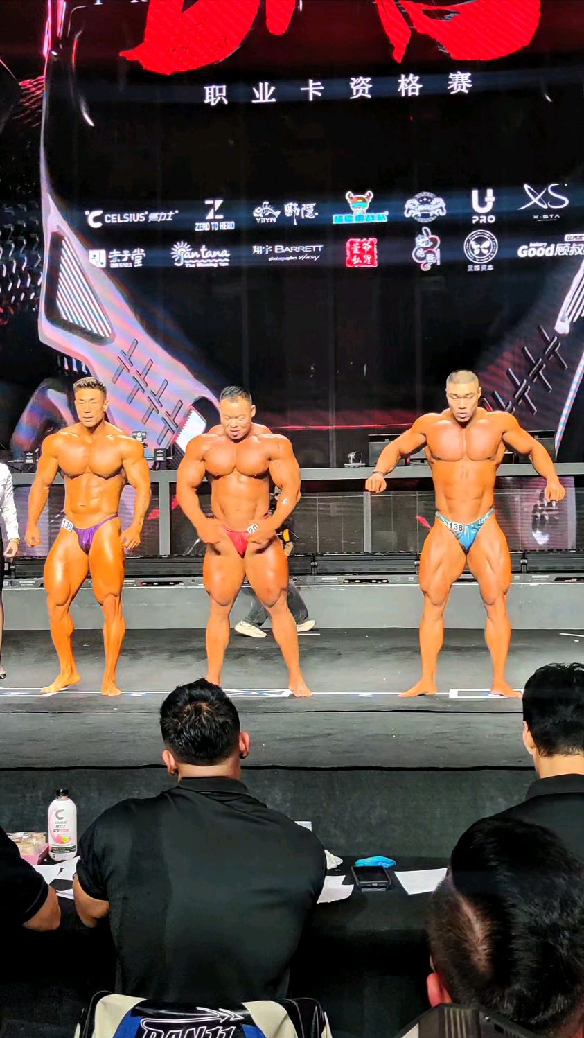体重都是110公斤以上的肌肉巨兽