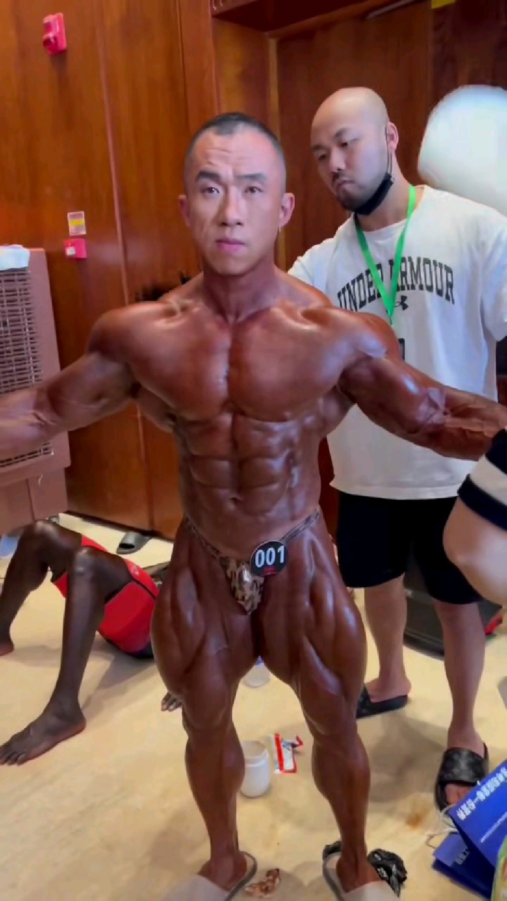 这肌肉这牛蛙腿还帅了