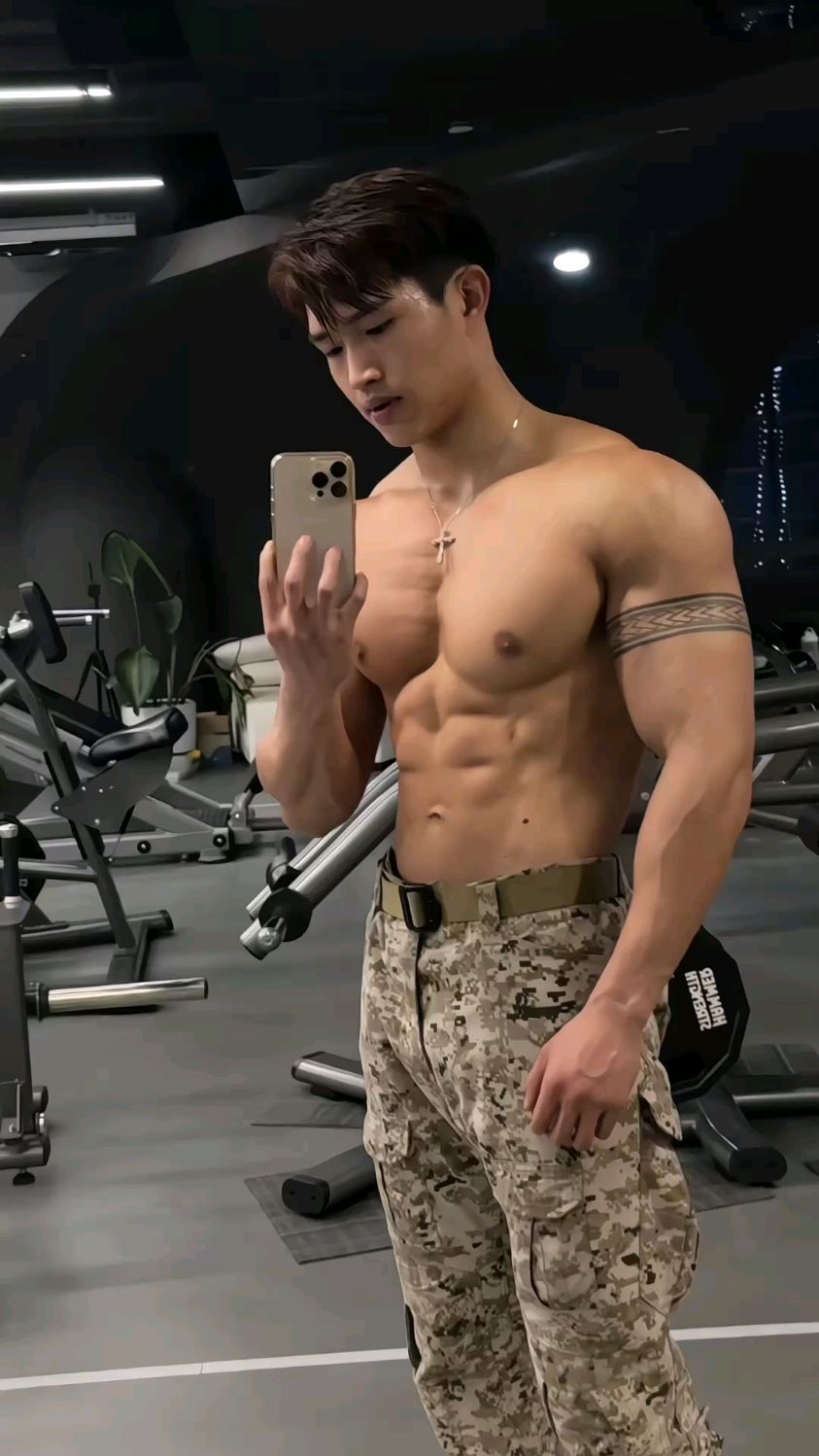 帅气的肌肉型男是你选男友的标准吗