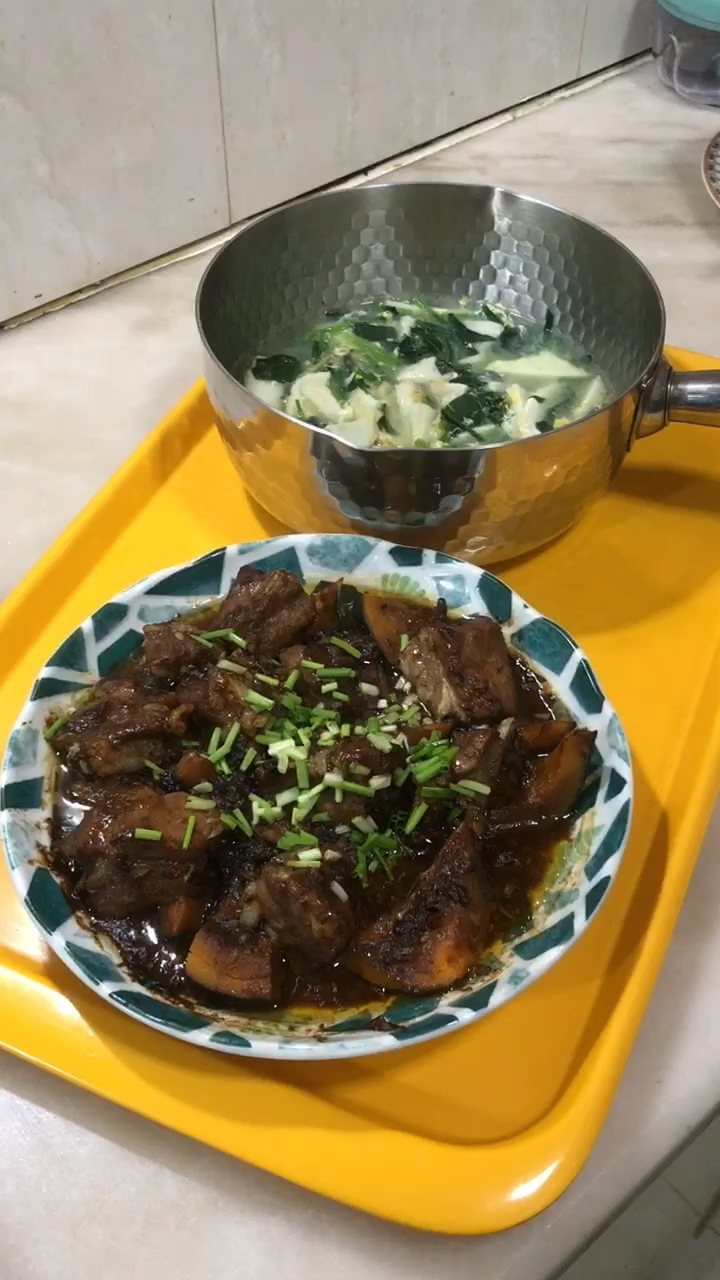 和爸爸的午餐:豆豉酱蒸排骨/鱼丸菠菜汤