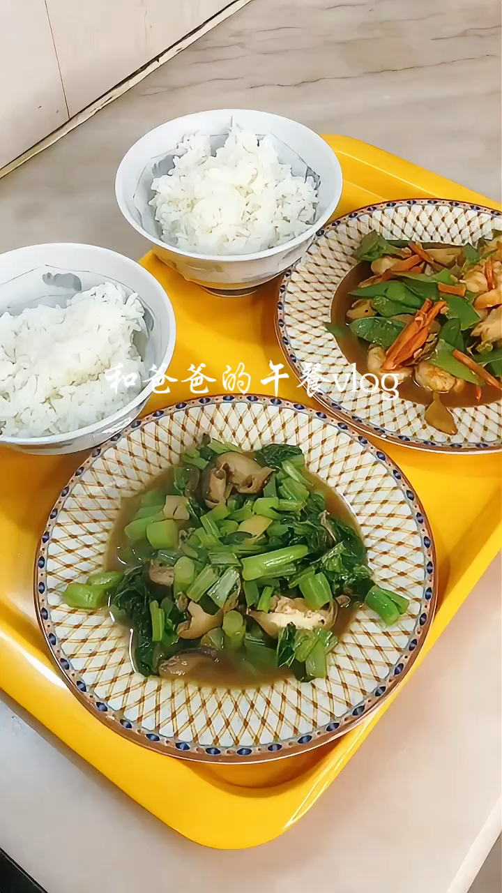 和爸爸的午餐:虾仁炒荷兰豆+清煮菜心苗#记录饮食#午餐#记录生活