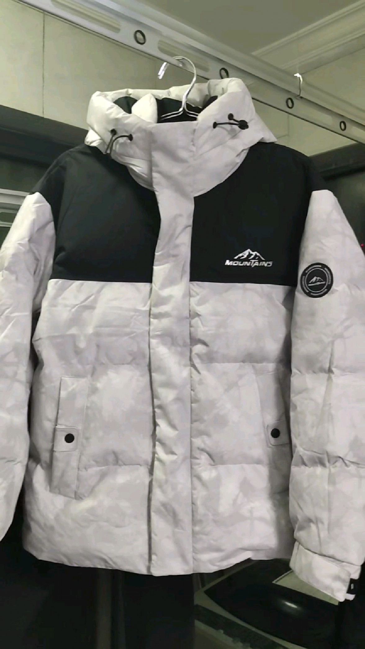 鸭鸭陈牧驰明星同款男士羽绒服时尚迷彩