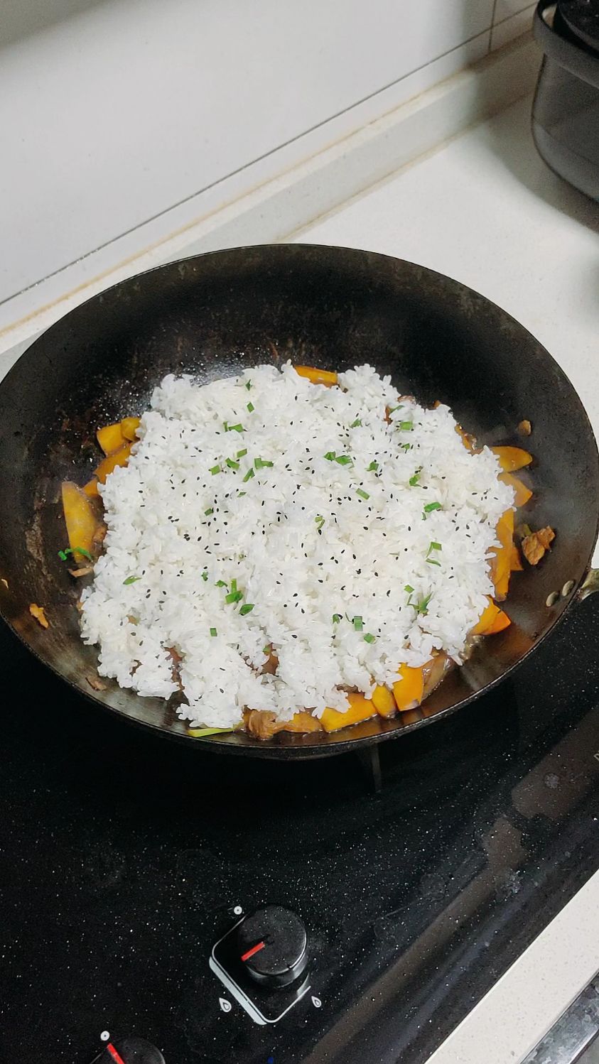 白菜粉条胡萝卜大锅菜拌饭,好吃好吃