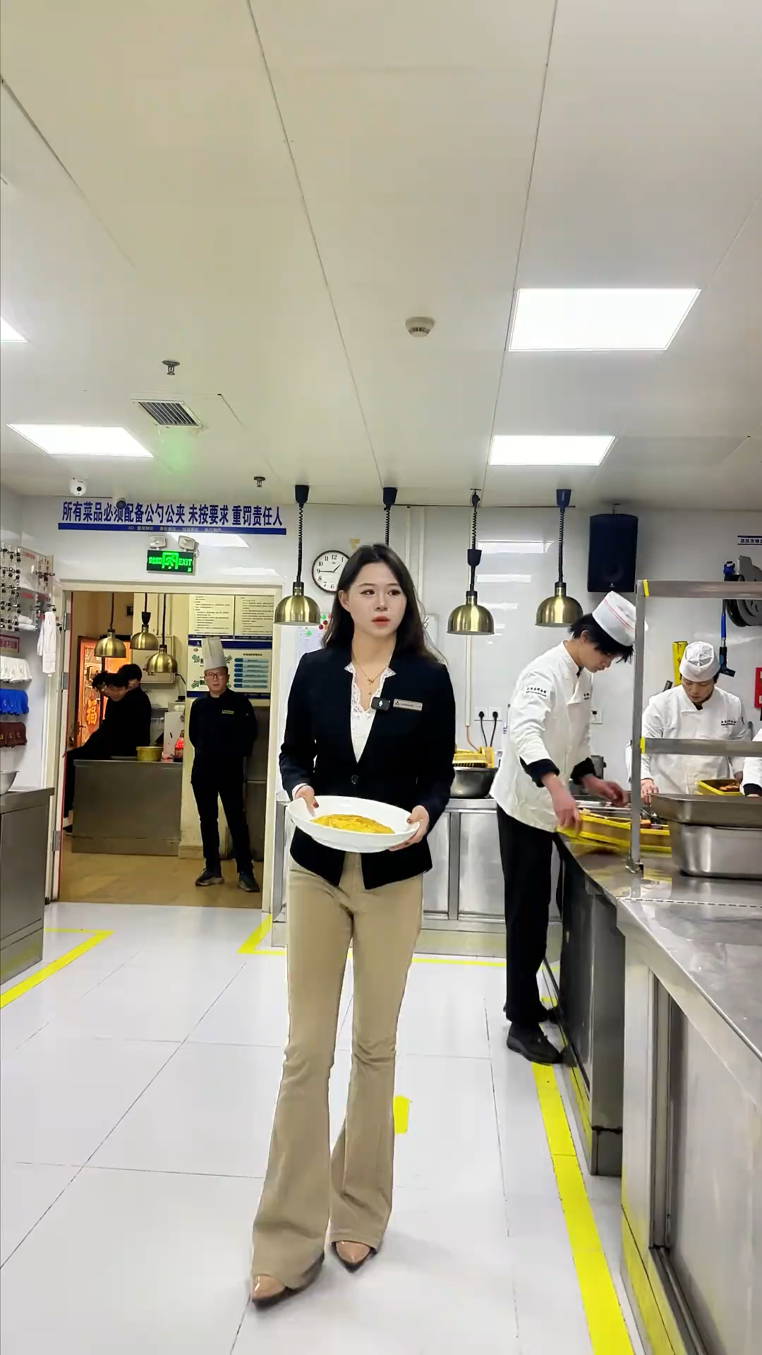 这锅塌三鲜还不圆大厨只能这样做了