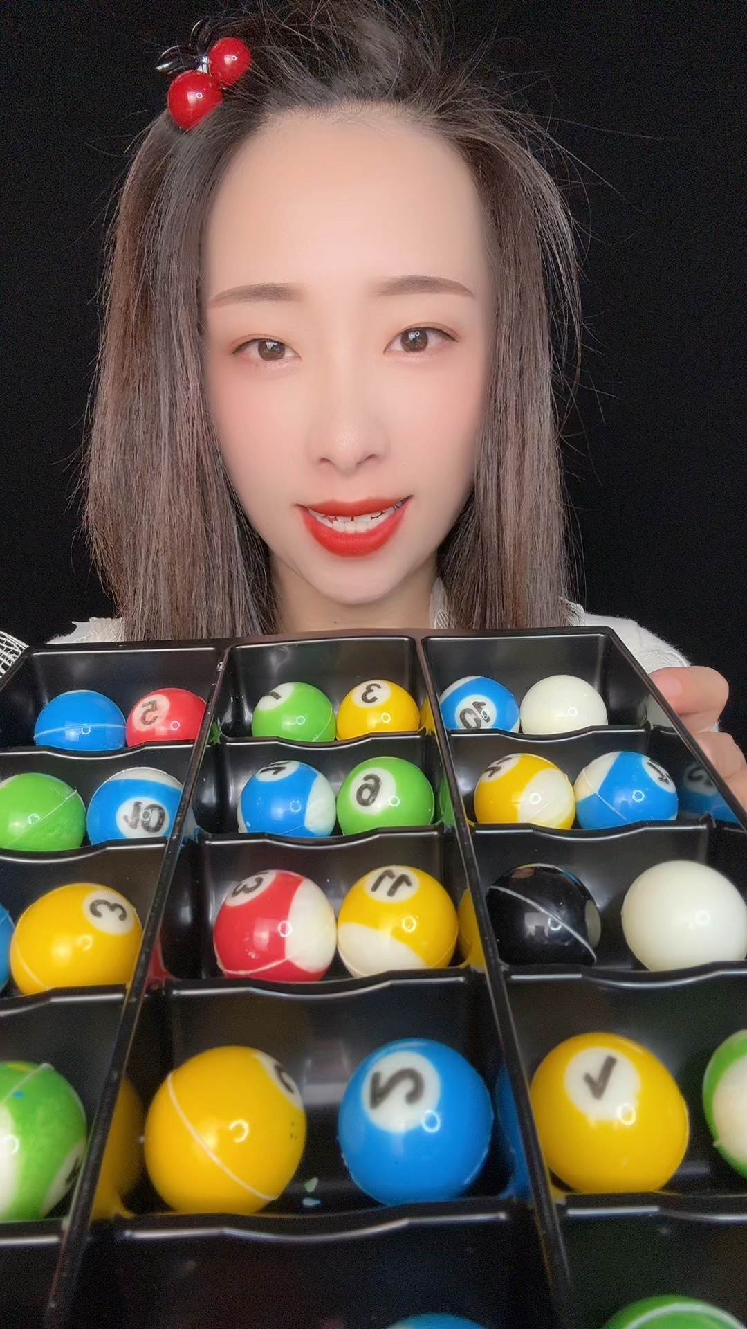 今天我们来吃各种各样的小台球巧克力