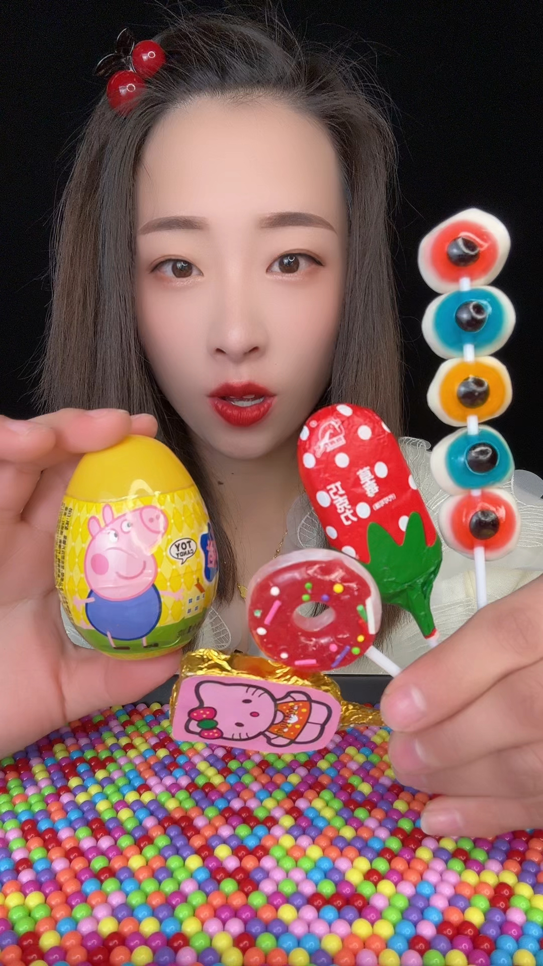 我刚买的红色甜甜圈糖果