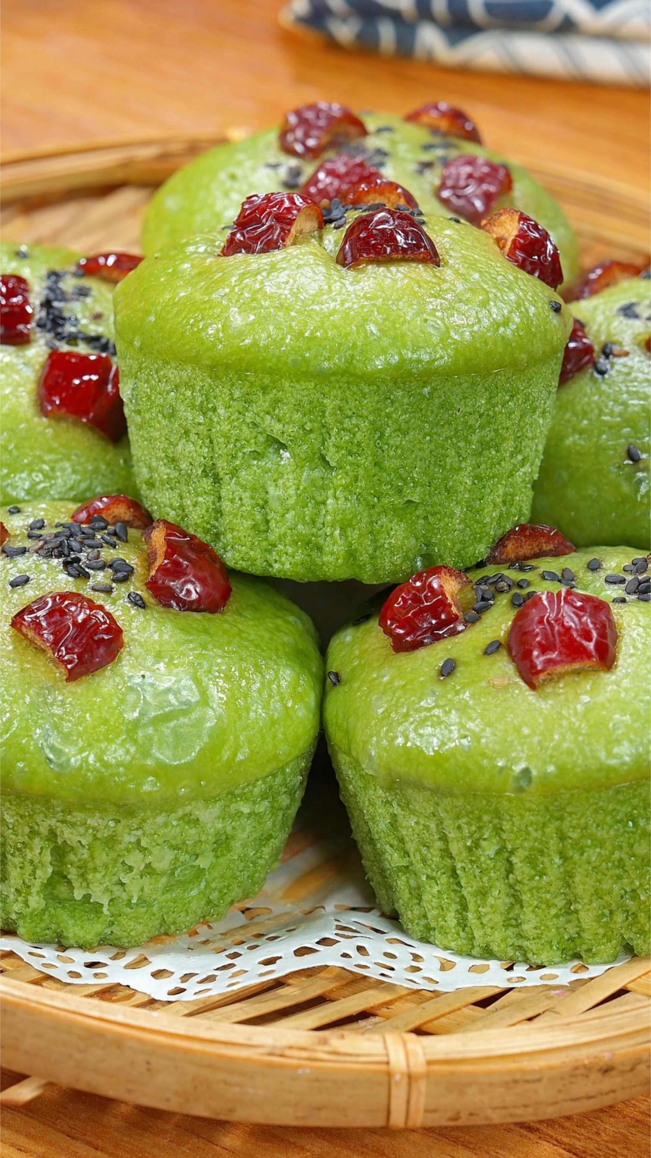 把菠菜倒进面粉里,出锅就是早餐店里的招牌美食,太好吃了