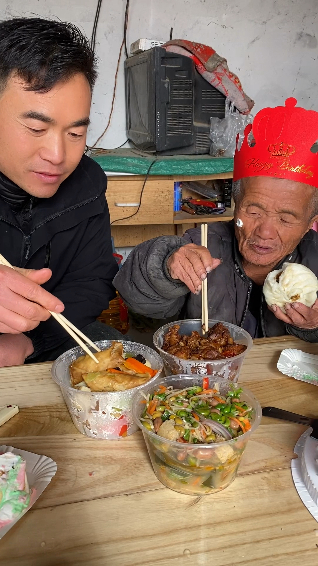 大爷一辈子没有过生日,我亲自给他做个蛋糕