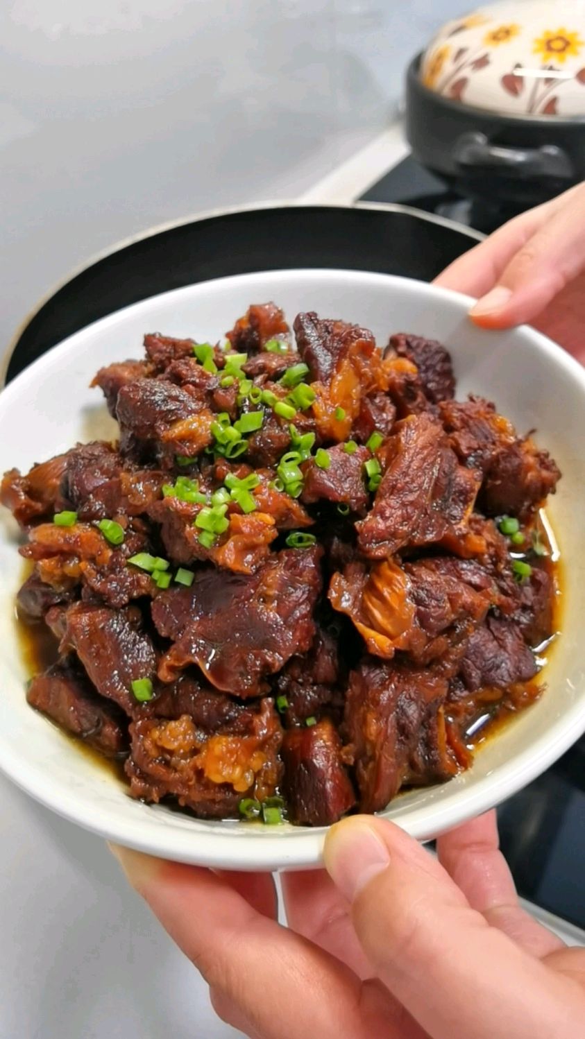 天冷了,给家人做一锅红烧牛肉,好吃不腻,超级推荐
