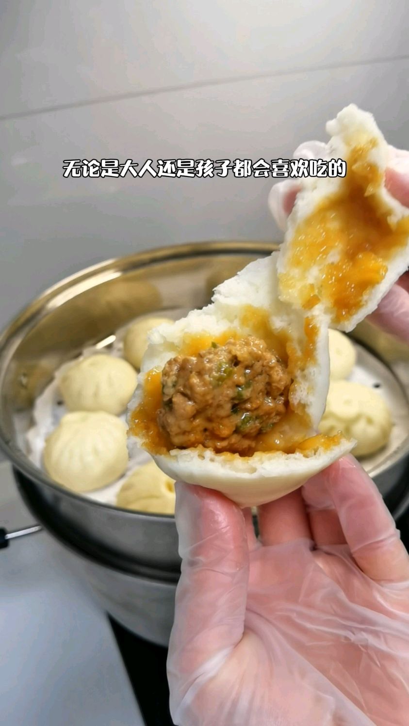 蒸了一锅鲜肉包子,又香又软,吃一次就爱上