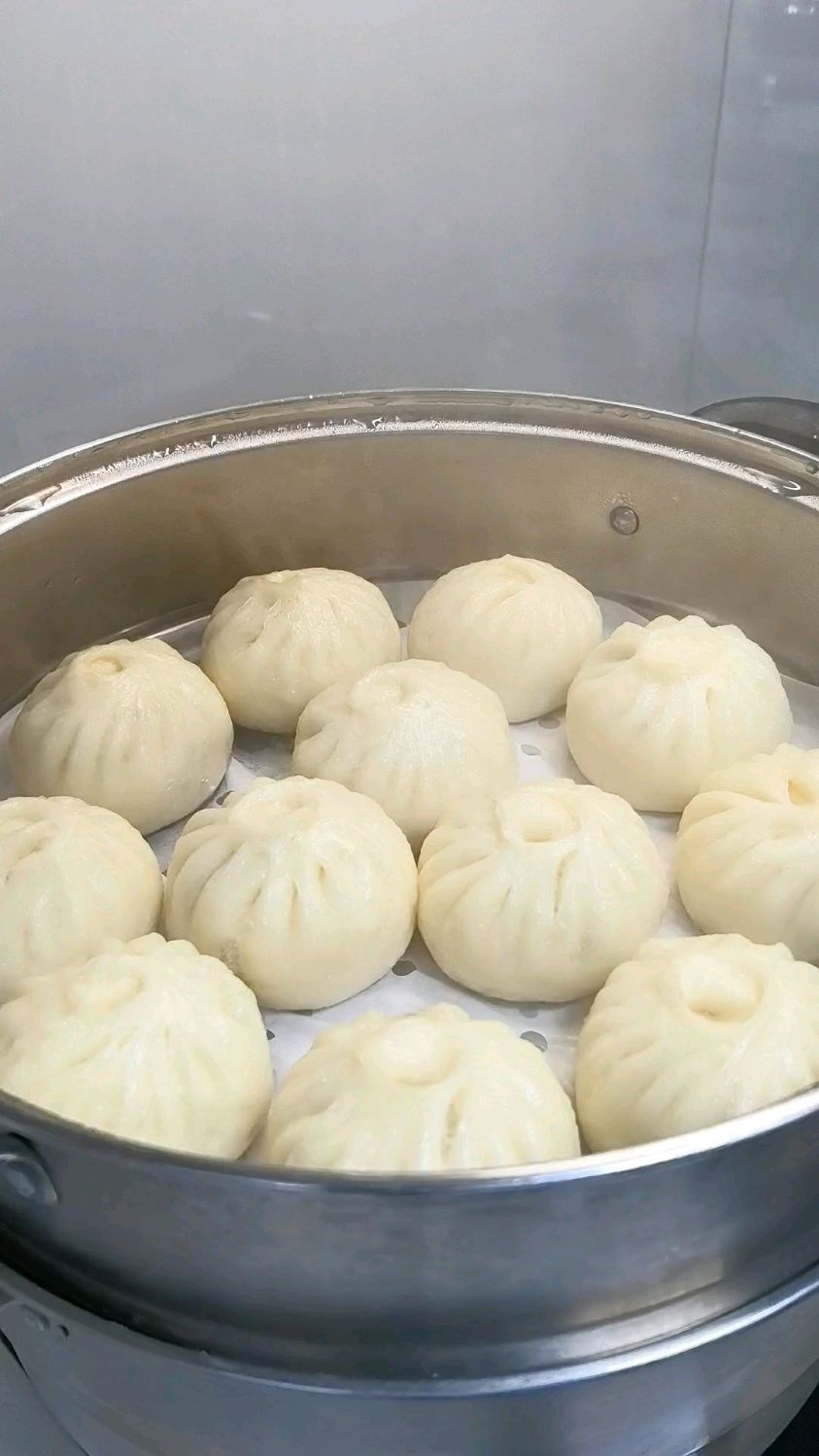 蒸了一锅肉包子,这样调的馅又香又嫩,可比外面买的好吃多了