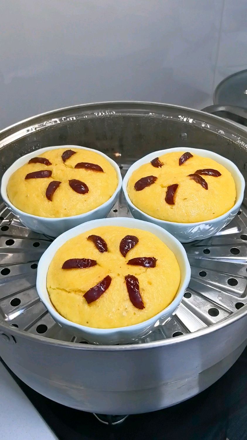 我家经常做的山药苹果发糕,蓬松柔软,细腻香甜,好吃又营养