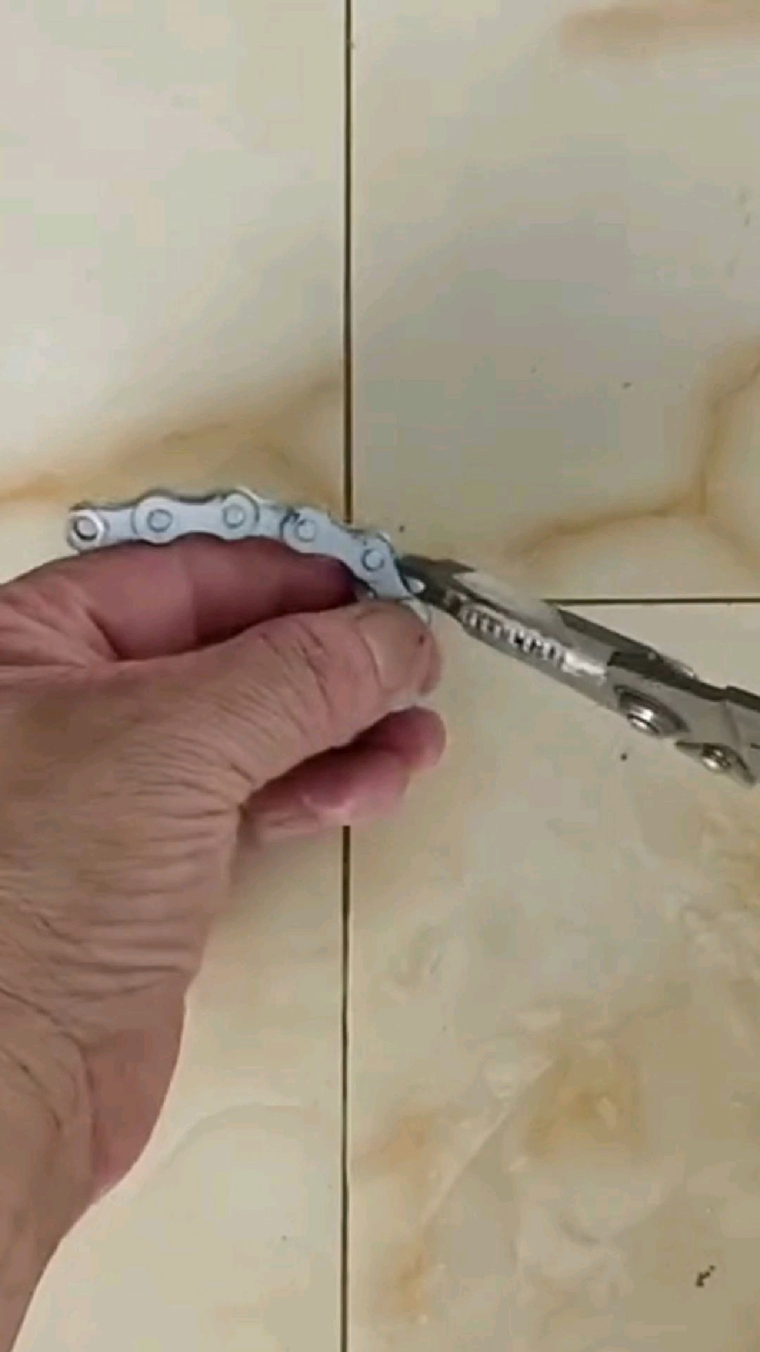 自制简易搅拌器,用来洗袜子特别好用